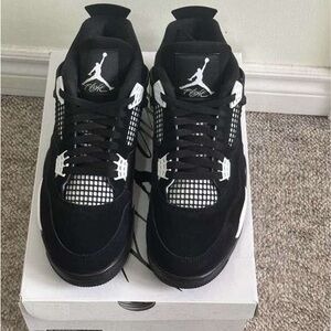 Jordan 4 White thunders